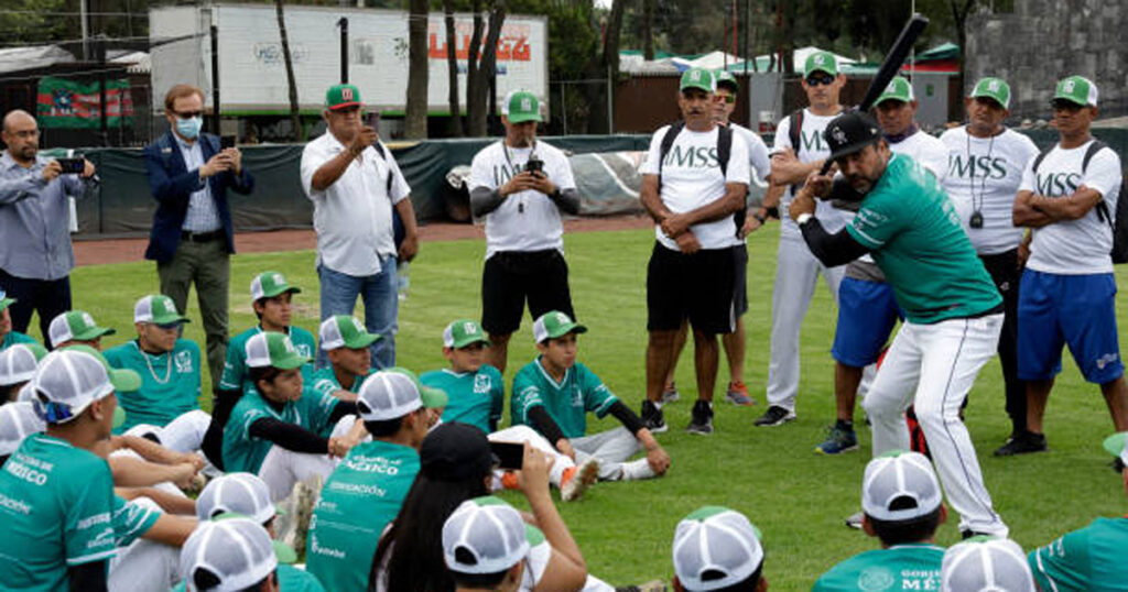 Vinny Castilla Hosts Youth Baseball Clinic in Mexico